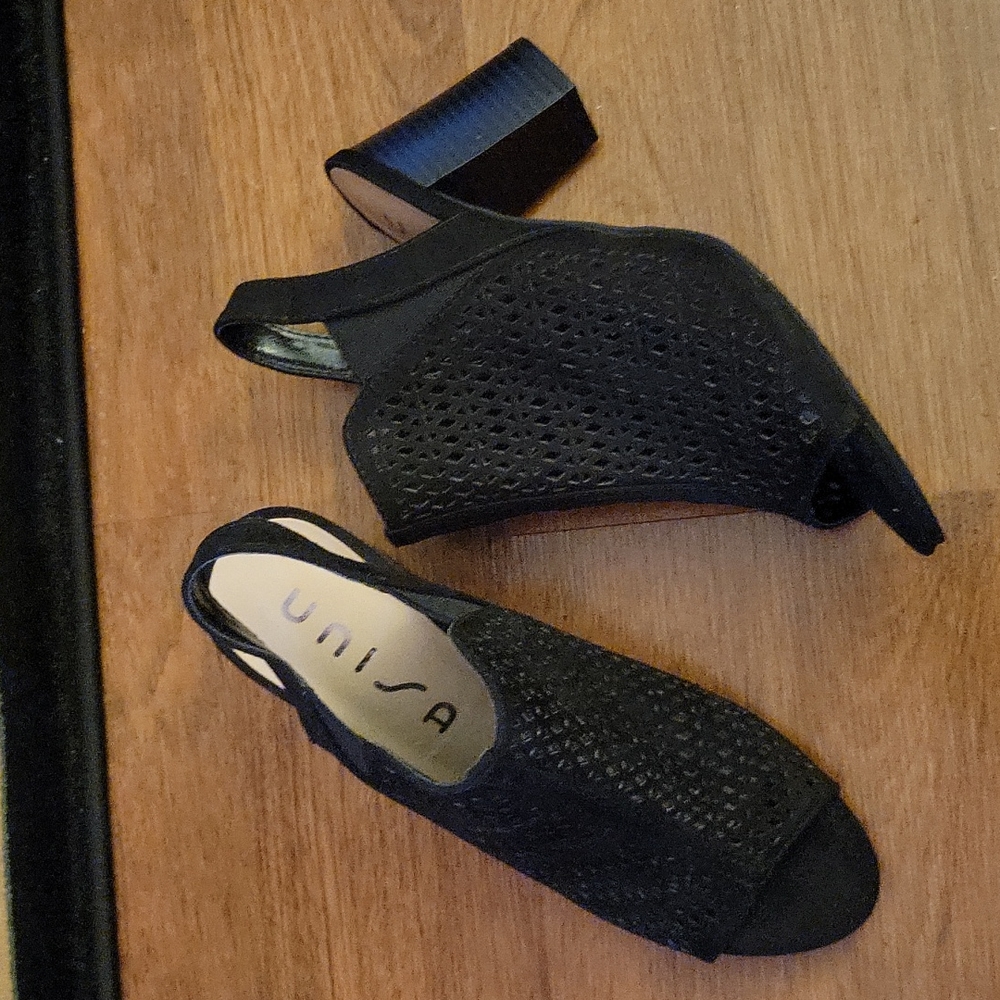 Unisa Unploxa black cut out open toe Sling back shoes 7 M Excellent condition…